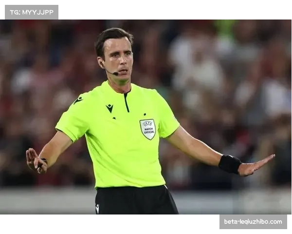 蓝军险胜帕福斯一战多次手球未判 比利时主裁兰布雷希茨尺度宽松